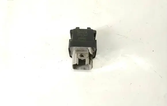 Toyota Avensis T250 Glow plug pre-heat relay 2861067010 1567000671