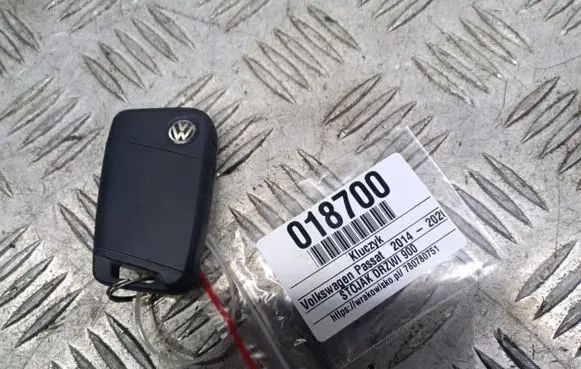 Volkswagen PASSAT CC Ignition key/card 