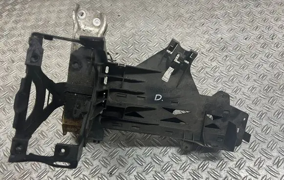 Headlight/headlamp mounting bracket
