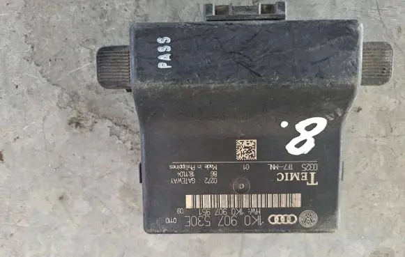 Volkswagen PASSAT B7 Gateway control module 1K0907530E 0325 1K0907951