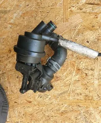 Audi Q7 4L Engine coolant pipe/hose 059121737