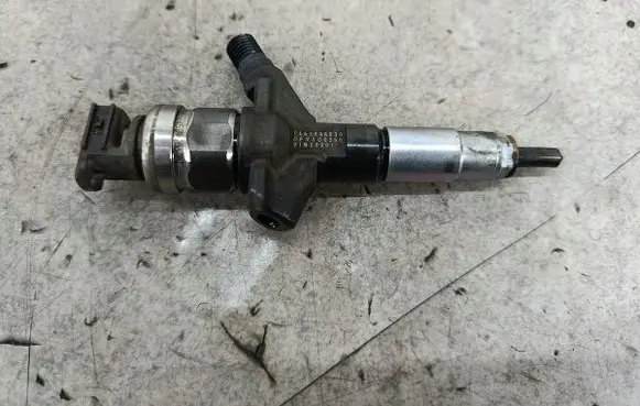 Subaru Outback Fuel injector 16613AA030DENSO