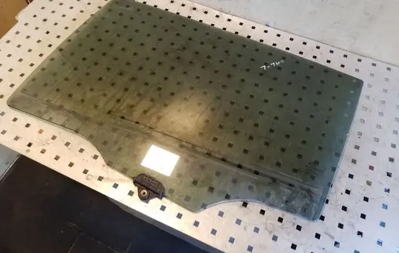 KIA Sportage Rear door window glass