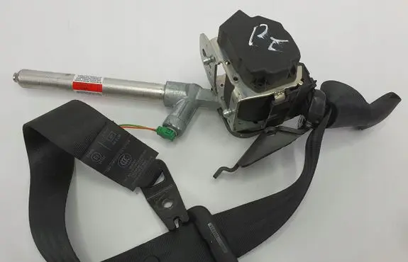 Volvo V70 Rear seatbelt 39859392