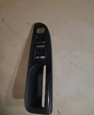 Volkswagen PASSAT B6 Front door window switch trim 3C1867171B