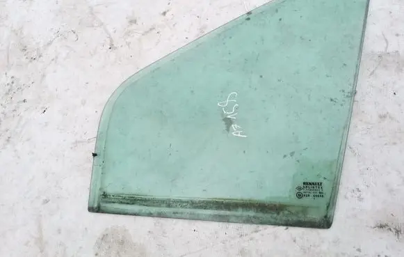 Renault Scenic I Front door vent window glass four-door 