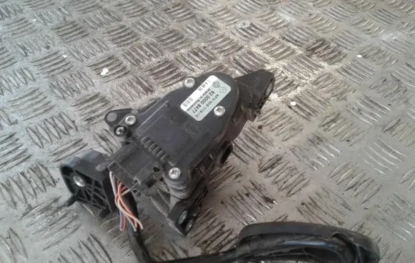 Renault Trafic II (X83) Accelerator throttle pedal 8200008477