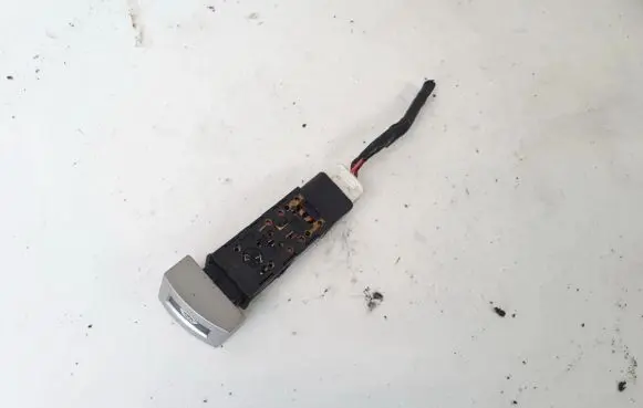 KIA Carnival Windscreen/window heater switch