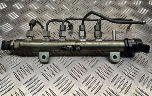 Opel Zafira B Fuel main line pipe 55200266 0445214056 0281002507
