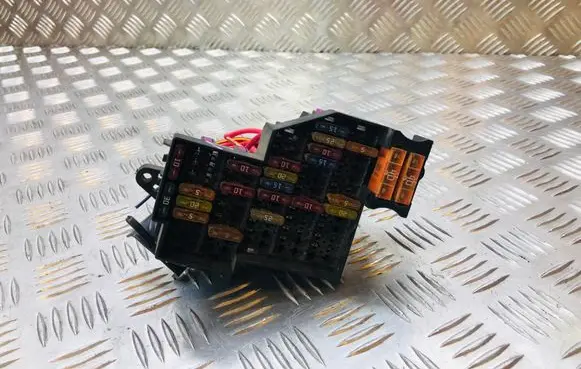 Volkswagen Touareg I Fuse box set 7L0941828A