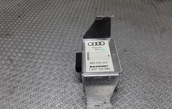 Audi A2 Sound amplifier 8Z0035223