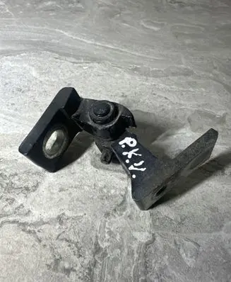 Volkswagen Tiguan Front door lower hinge 5N0831401 4407