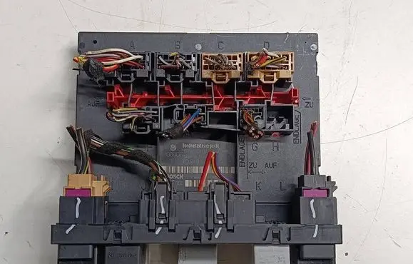 Volkswagen Scirocco Comfort/convenience module 3C8937049S8 3C8937049 08977619