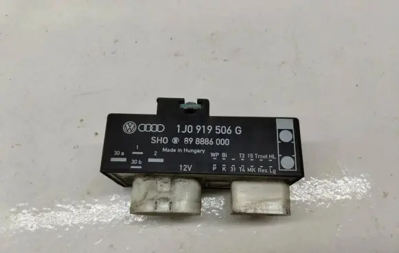 Volkswagen Golf IV Coolant fan relay 1J0919506G 898886000