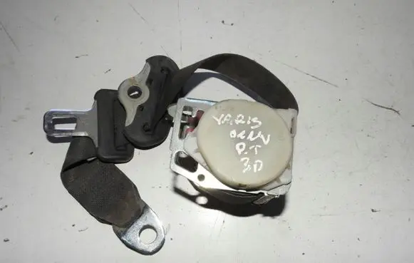 Toyota Yaris Seat belt trim 7689l8