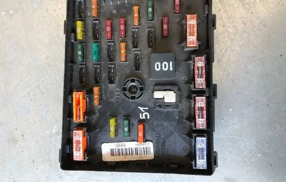 Volkswagen PASSAT B6 Fuse module 3C0937125