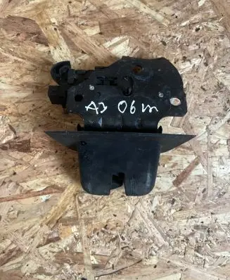 Audi A3 S3 8P Tailgate/trunk/boot lock/catch/latch 8P4827505B