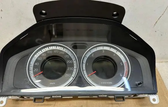 Volvo V60 Speedometer (instrument cluster) 31343325
