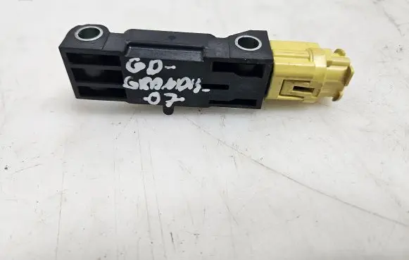 Mitsubishi Grandis Airbag deployment crash/impact sensor 8651A015
