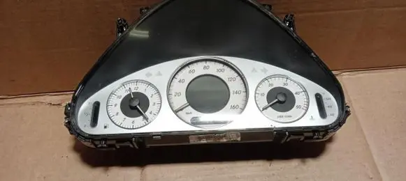 Mercedes-Benz E W211 Speedometer (instrument cluster)