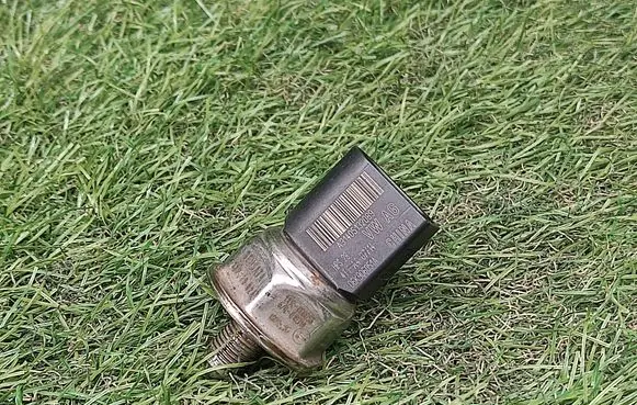 Fuel pressure sensor
