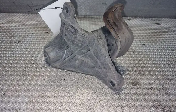 Engine mount bracket