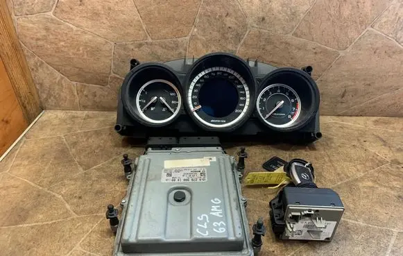 Mercedes-Benz CLS C218 X218 Engine ECU kit and lock set A2789001400