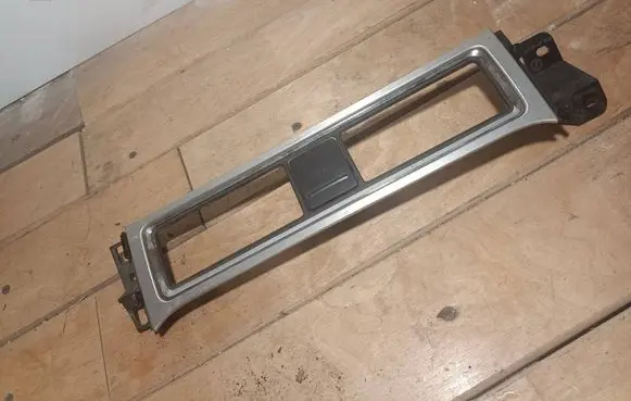 Ford Mustang V Dash center air vent grill 63044A92 AR3363044M66A