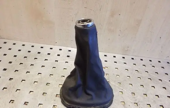 Toyota Yaris Gear lever shifter trim leather/knob