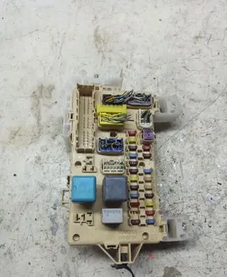Toyota Corolla Verso AR10 Fuse module 892210F010