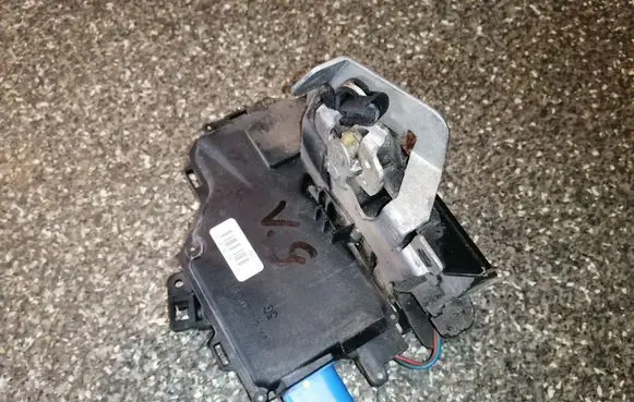 Audi A8 S8 D3 4E Rear door lock 4E0839015