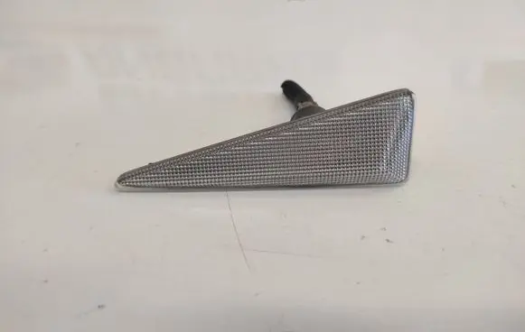 Front fender indicator light