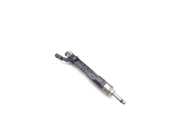 Mercedes-Benz A W176 Fuel injector A2820700087 166002932R
