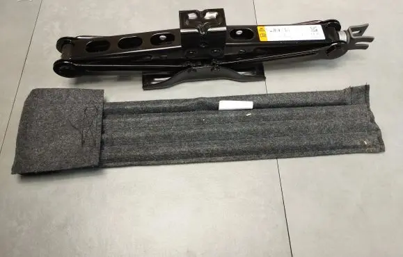 Volkswagen Amarok II Lift Jack JB3C17A078CC