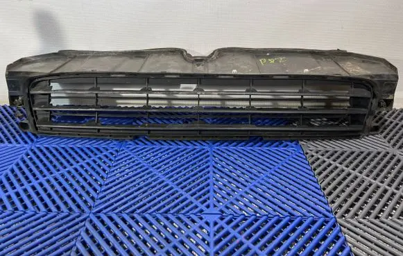 Lexus CT 200H Front bumper lower grill 5311276010