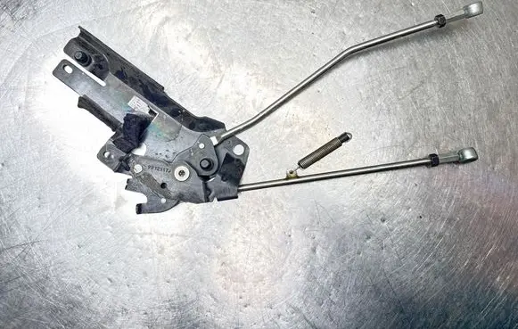 Volvo C70 Convertible roof lock/latch 9212116J