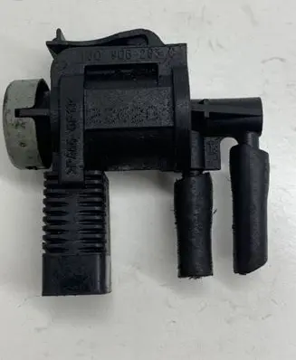 Volkswagen Golf IV Turbo solenoid valve 1J0906283C