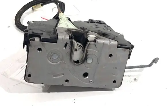 Opel Corsa E Front door lock 13431840