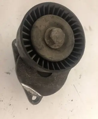 Opel Insignia A Alternator belt tensioner 