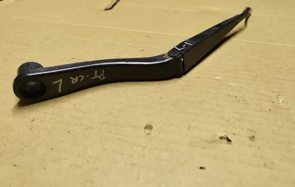 Chrysler PT Cruiser Front wiper blade arm 
