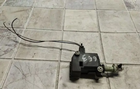 Toyota Avensis T250 Central locking motor 754667
