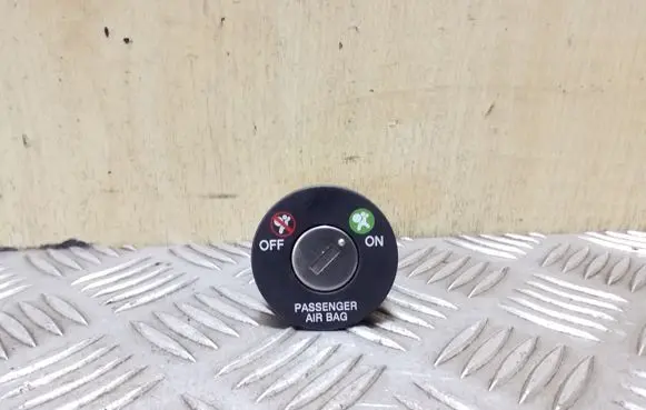 Passenger airbag on/off switch
