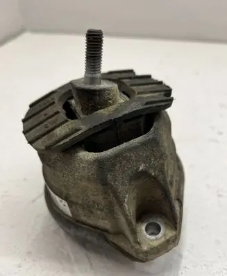 BMW 5 E60 E61 Engine mount bracket 6769874