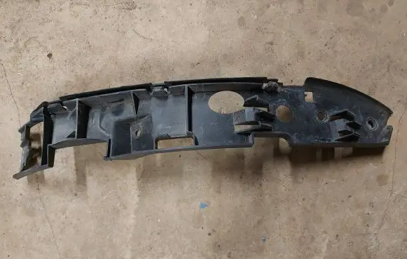 Volkswagen Touareg I Front bumper mounting bracket 7L6807183C