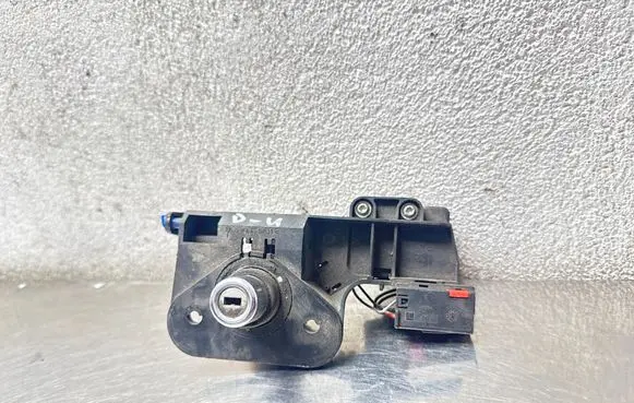 Opel Meriva A Tailgate exterior lock 13168316 13168317 13168318