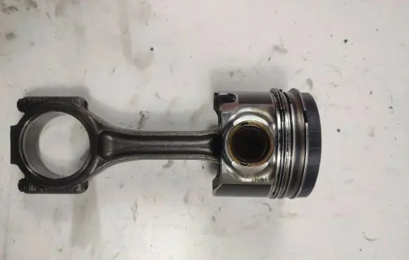 Volkswagen PASSAT B6 Piston with connecting rod 038J