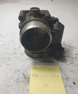 Audi A4 S4 B5 8D Throttle valve 06B133062M