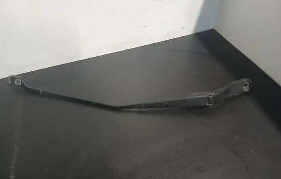 Front wiper blade arm