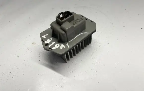 Land Rover Discovery 3 - LR3 Heater blower fan relay 0778000740