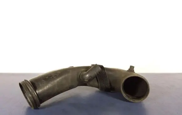 Audi A8 S8 D3 4E Air intake hose/pipe 077129629